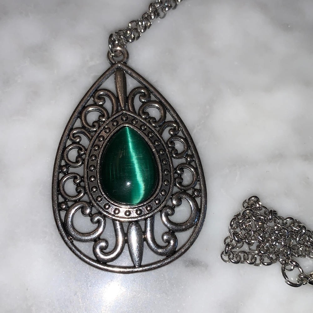 Green Cat’s Eye Stone Pendant and Necklace